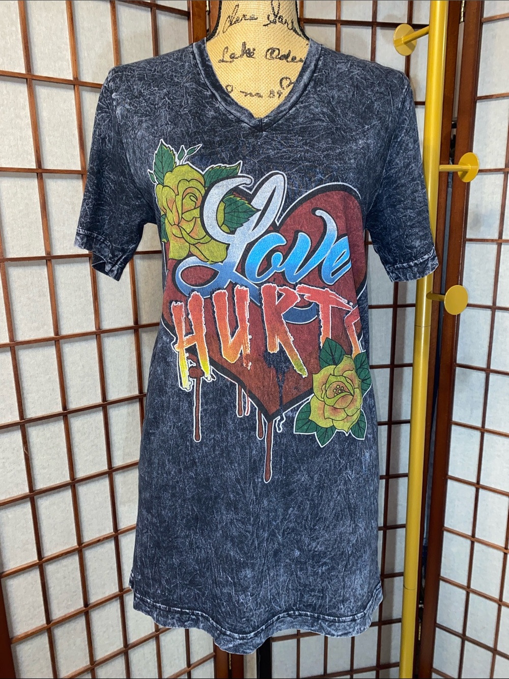 Love Hurts V-Neck Tee - Picture 5 of 8